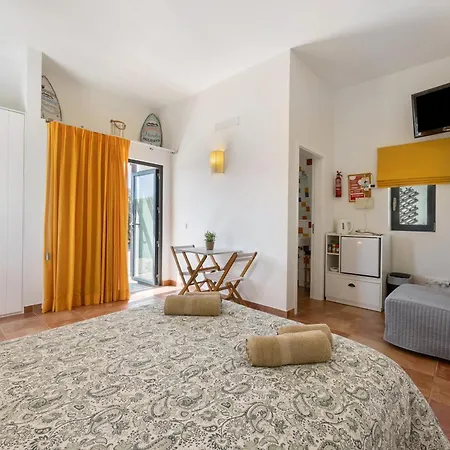 Amado Villa *